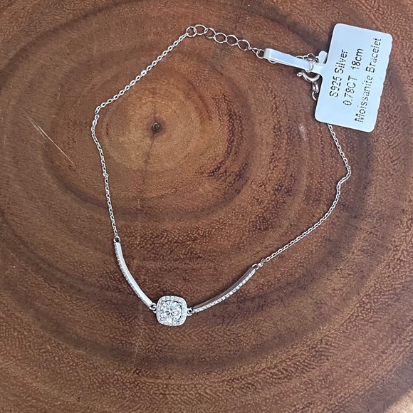 Moissanite Solitaire With Square Halo Adjustable Chain Bracelet in 925 Silver - Picture 4 of 7